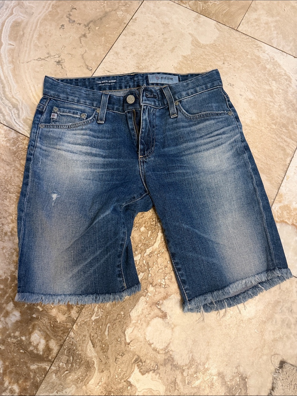 AG The Nikki Short Sz 28 Medium Blue Distressed Wash